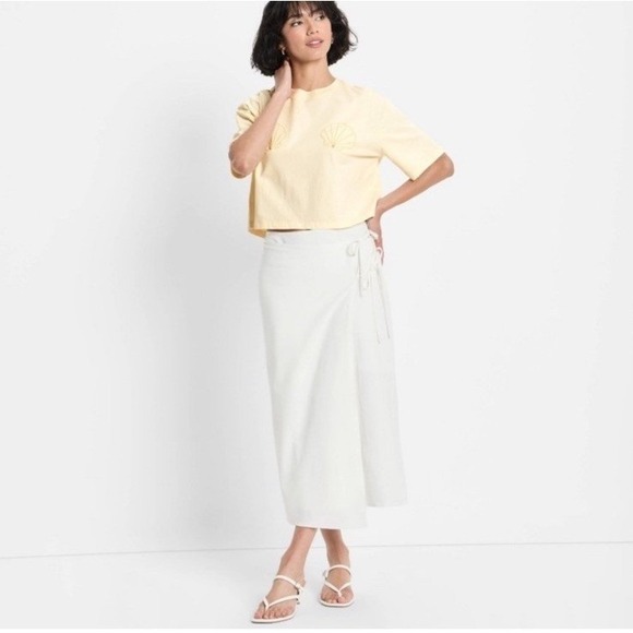 Future Collective Women's Short Sleeve Seashell Beaded T-Shirt Medium Cream NWT - Picture 3 of 3